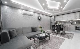 City Apartments - A Brand New Luxury & Comfy.